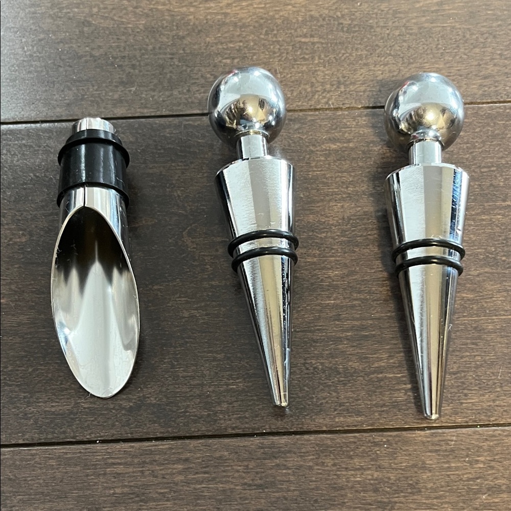 Elegant Silver Wine Stopper and Pourer Set